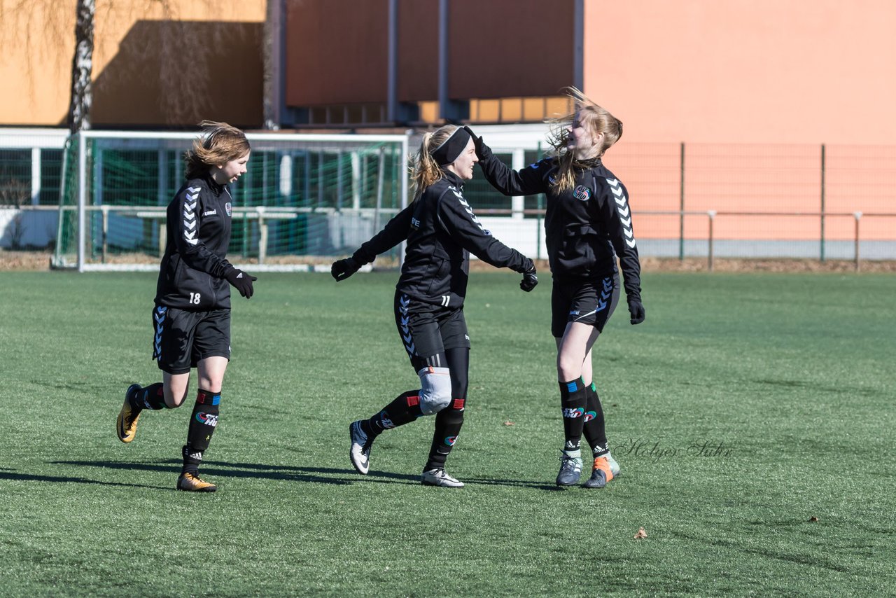 Bild 99 - B-Juniorinnen Halbfinale SVHU - Holstein Kiel : Ergebnis: 3:0